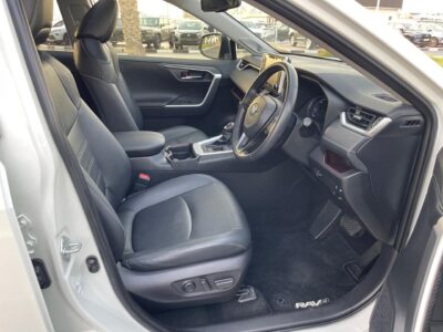 2021 Toyota RAV 4 Cruiser Hybrid 2.5 Litres 4 Cylinders Engine White Black SUV AWD