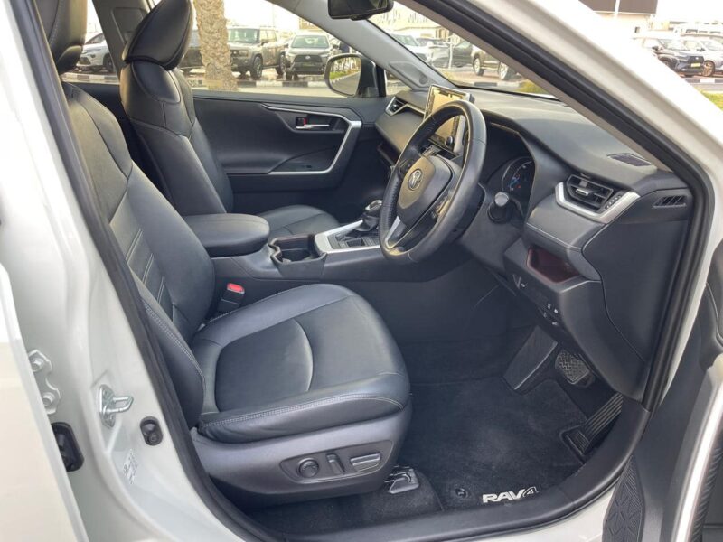 2021 Toyota RAV 4 Cruiser Hybrid 2.5 Litres 4 Cylinders Engine White Black SUV AWD