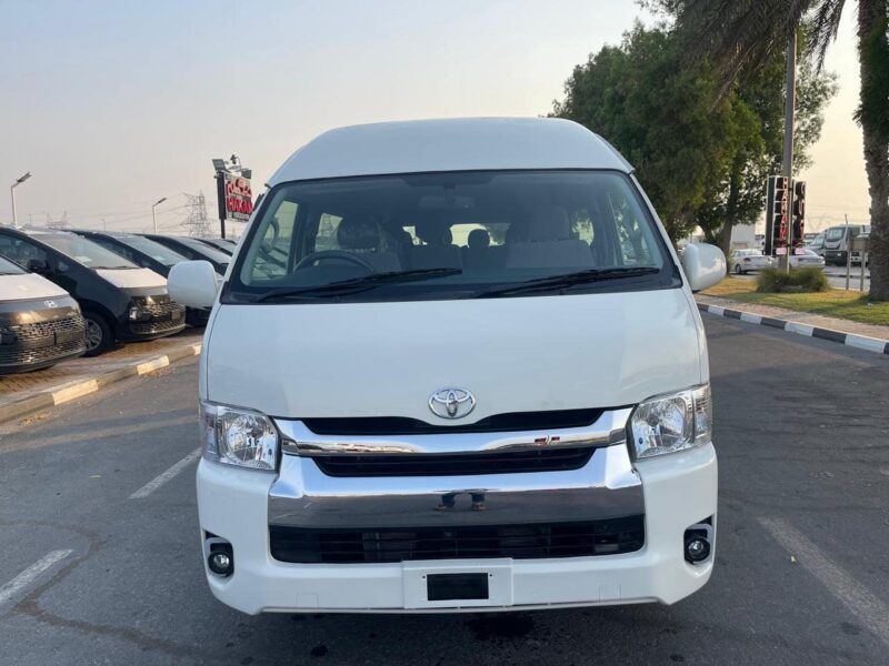 2018 Toyota HiAce Commuter SLWB 3.0 Litre 4 Cylinders Diesel Engine White Grey Van