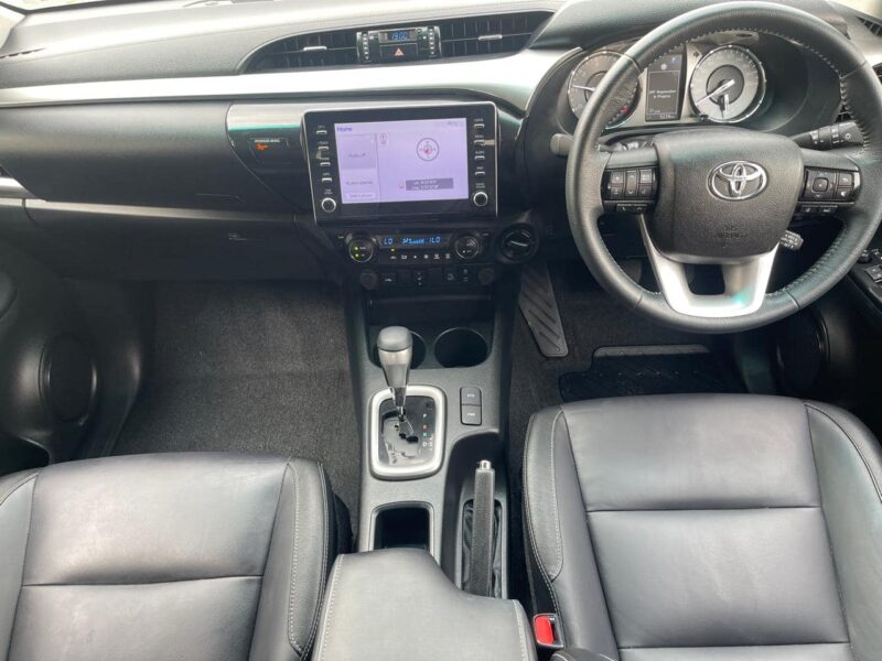 2023 Toyota Hilux SR5 2.8-litre turbocharged 4-cylinder Diesel Engine Grey Black Pickup