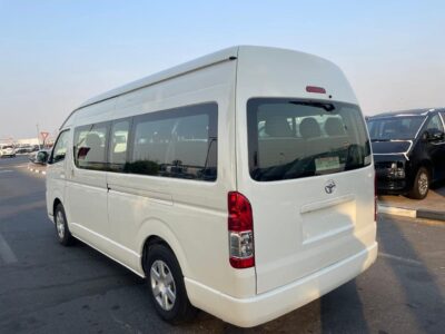 2018 Toyota HiAce Commuter SLWB 3.0 Litre 4 Cylinders Diesel Engine White Grey Van
