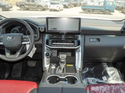 2025 Toyota Land Cruiser VXR 3.5L 6 Cylinder TWIN TURBO Black Red SUV GCC Specs