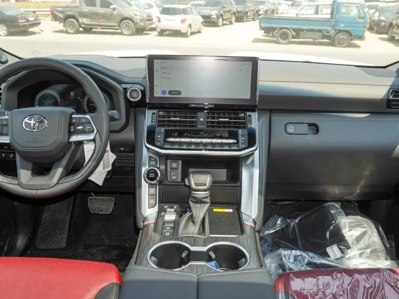 2025 Toyota Land Cruiser VXR 3.5L 6 Cylinder TWIN TURBO Black Red SUV GCC Specs