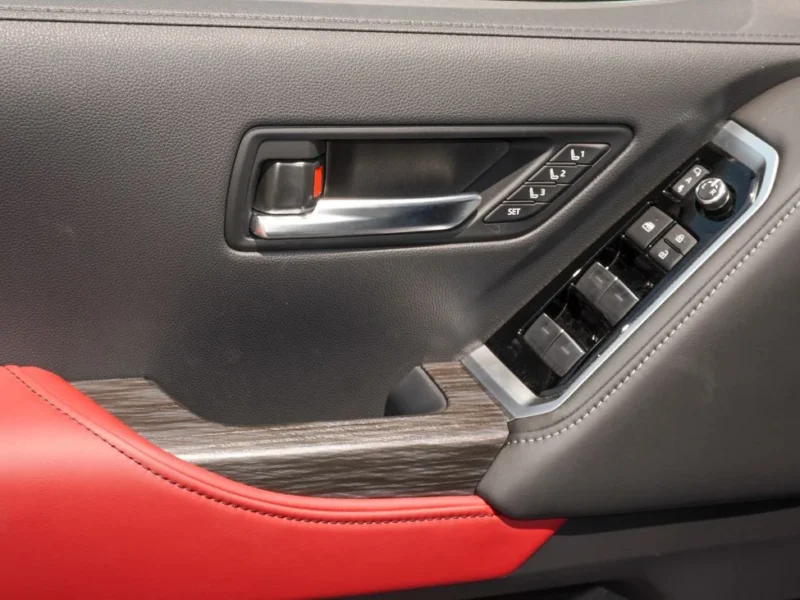 2025 Toyota Land Cruiser VXR 3.5L 6 Cylinder TWIN TURBO Black Red SUV GCC Specs