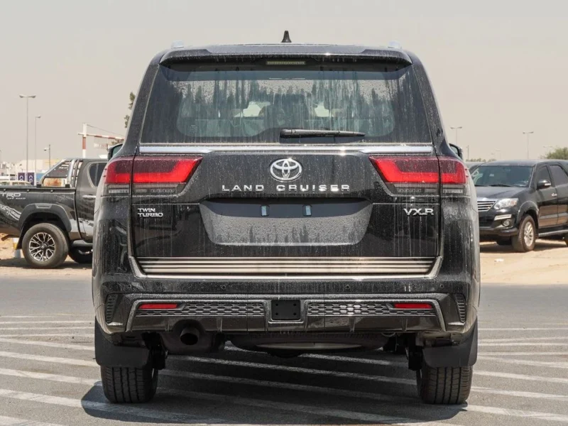 2025 Toyota Land Cruiser VXR 3.5L 6 Cylinder TWIN TURBO Black Red SUV GCC Specs