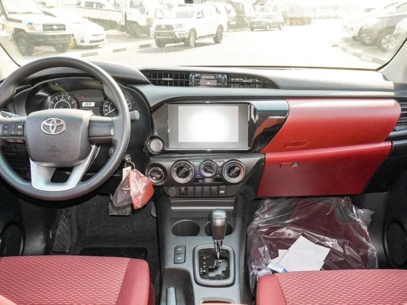 2025 Toyota Hilux DLX 2.7L 4 Cylinder Petrol Engine 4WD AT White Red Pickup Truck GCC