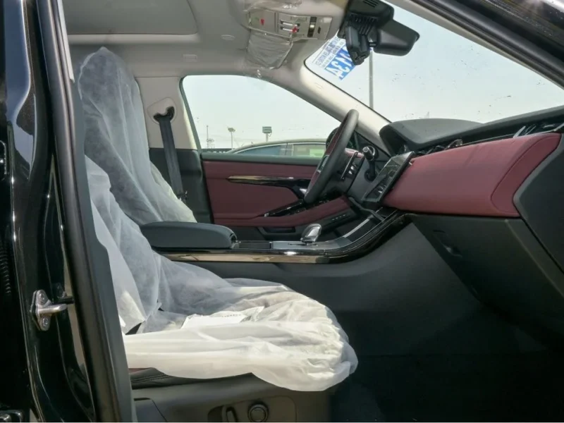 2024 Land Rover Range Rover Evoque L 2.0L Turbocharged 4-cylinder Engine Black Burgundy SUV