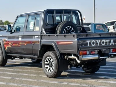 2024 Toyota Land Cruiser Pick Up 2.8L 4 Cylinders Diesel Automatic Grey Tan Pickup Truck