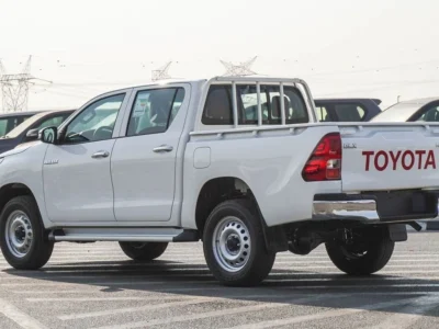 2025 Toyota Hilux DLX 2.7L 4 Cylinder Petrol Engine 4WD AT White Red Pickup Truck GCC