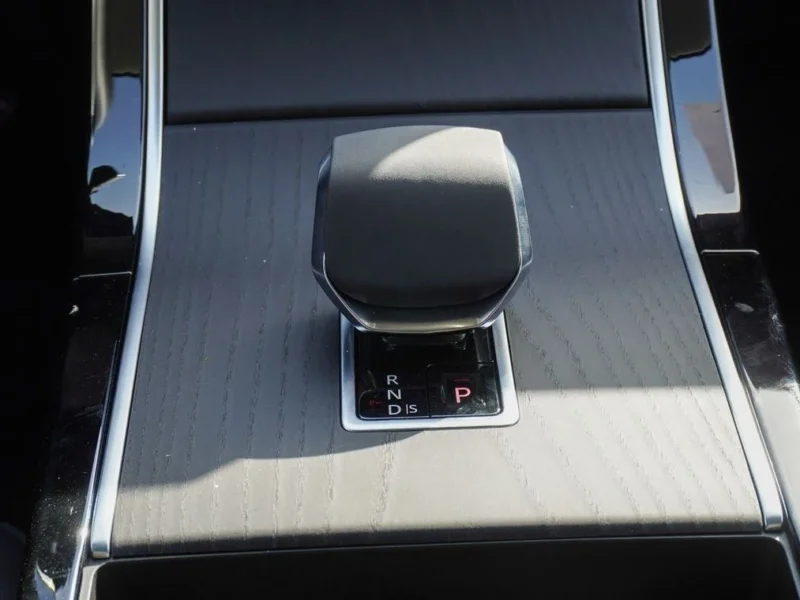 2024 Land Rover Range Rover Evoque P250 DYNAMIC SE 4 Cylinders Green Maroon SUV