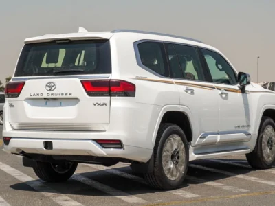 2025 Toyota Land Cruiser VXR 3.5L 6 Cylinder TWIN TURBO White Red SUV GCC Specs