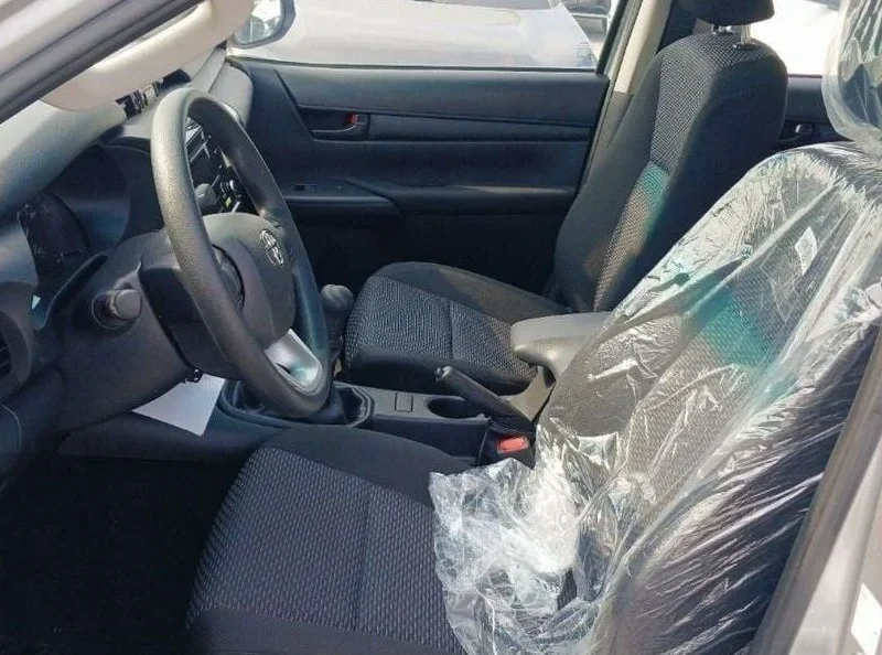 2025 Toyota Hilux 2.4L 4-cylinder Diesel Engine 4x4 Silver Black Pickup Truck Manual