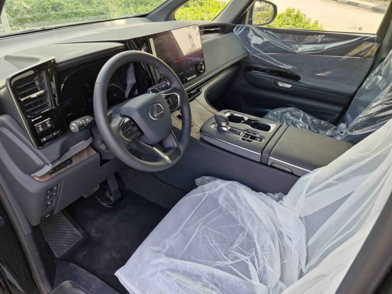 2026 Lexus LM 350h 2.5-liter 4-cylinder Hybrid Engine Black Ultra Luxury MPV AWD