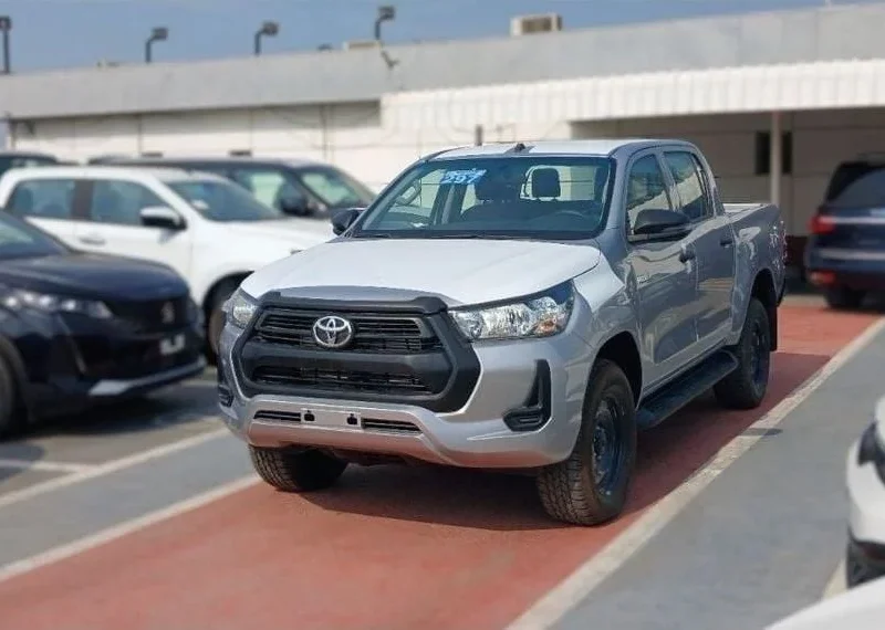 2025 Toyota Hilux 2.4L 4-cylinder Diesel Engine 4x4 Silver Black Pickup Truck Manual