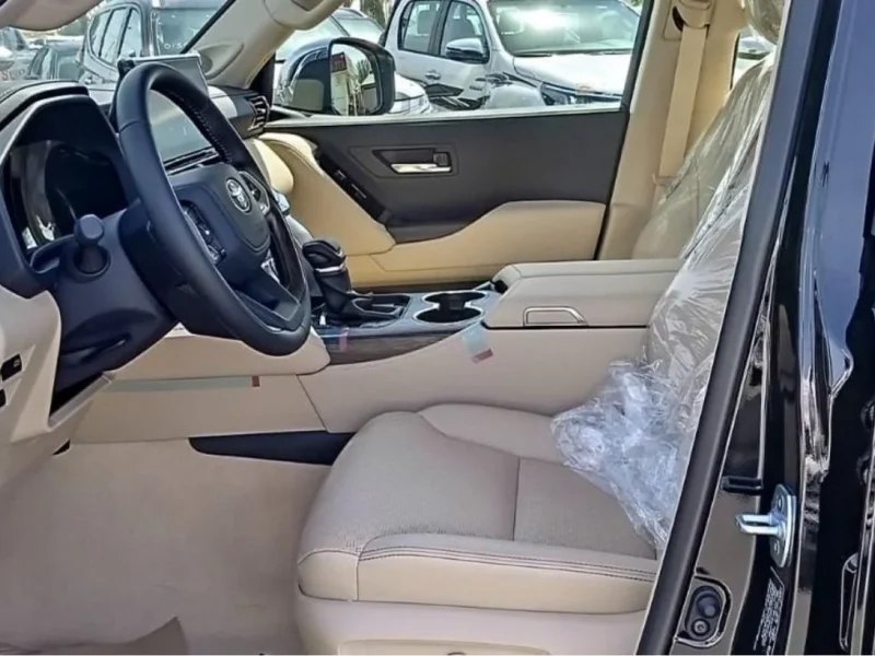 2022 Toyota Land Cruiser VXR 4.0 Litres 6 Cylinders Petrol Engine Black Beige SUV GCC