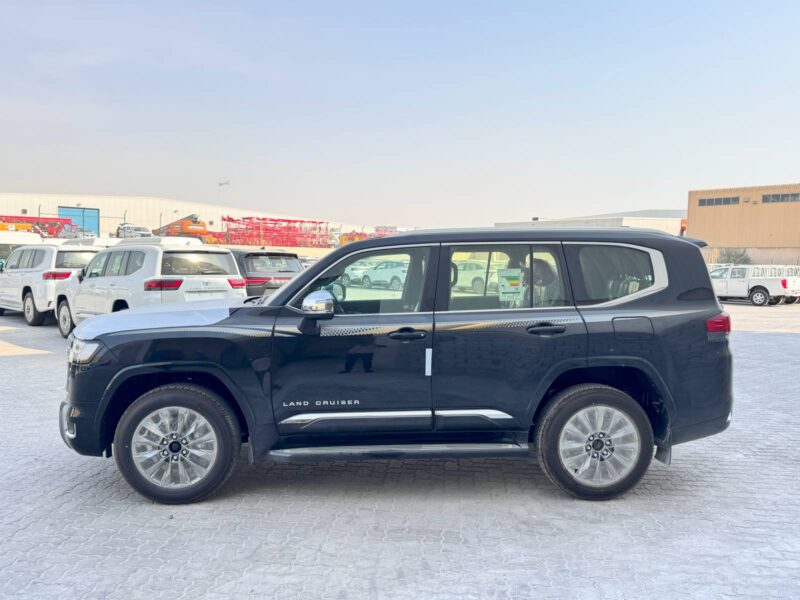 2026 Toyota Land Cruiser 300 VX 3.5L Twin-Turbo V6 Petrol Engine Black SUV GCC Specs
