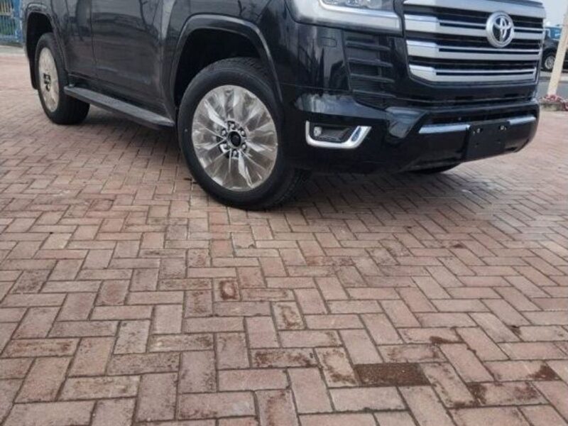 2022 Toyota Land Cruiser VX 3.5 Litres 6 Cylinders Petrol Engine Black Beige SUV GCC