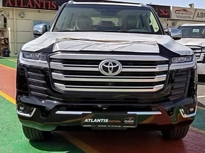 2022 Toyota Land Cruiser VXR 4.0 Litres 6 Cylinders Petrol Engine Black Beige SUV GCC