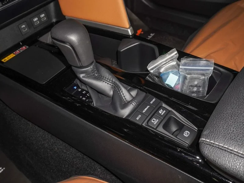 2025 Toyota Camry LIMITED 2.5L HEV 4 Cylinders Engine Black Tan Sedan GCC Specs