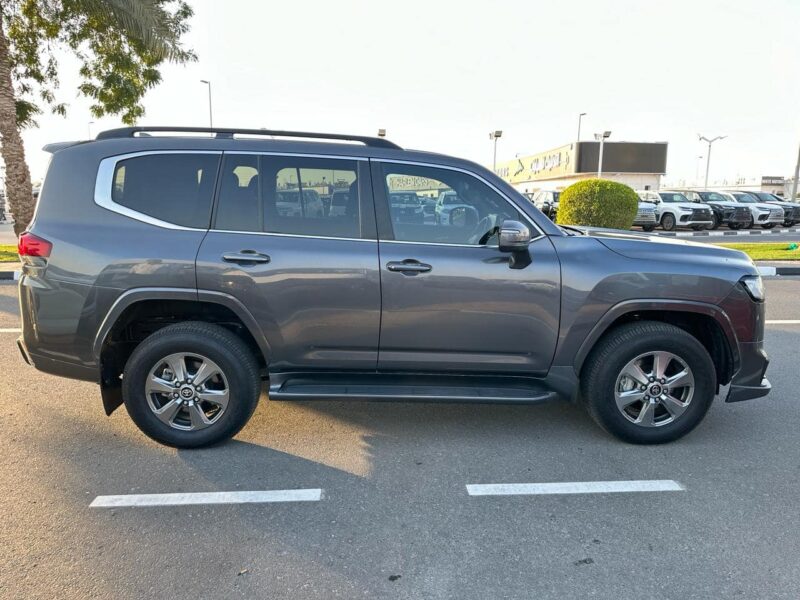 2022 Toyota Land Cruiser 300 Series VX 3.3L Twin-Turbo V6 Engine Grey Black SUV