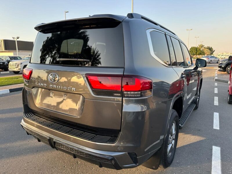 2022 Toyota Land Cruiser 300 Series VX 3.3L Twin-Turbo V6 Engine Grey Black SUV