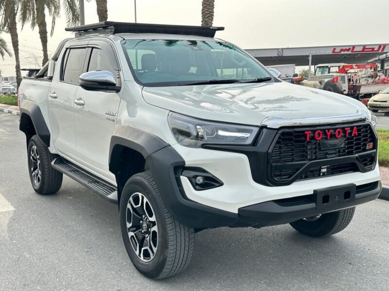 2021 Toyota Hilux SR5 Dual Cab 2.8 4 Cylinders Diesel Automatic 4x4 White Black Pickup