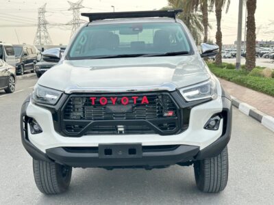 2021 Toyota Hilux SR5 Dual Cab 2.8 4 Cylinders Diesel Automatic 4x4 White Black Pickup