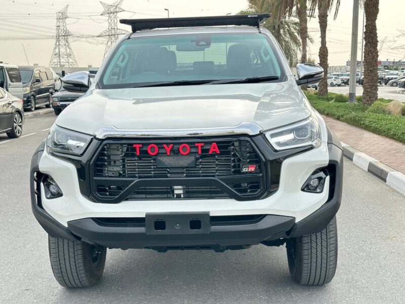 2021 Toyota Hilux SR5 Dual Cab 2.8 4 Cylinders Diesel Automatic 4x4 White Black Pickup