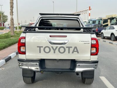 2021 Toyota Hilux SR5 Dual Cab 2.8 4 Cylinders Diesel Automatic 4x4 White Black Pickup