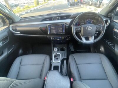 2017 Toyota Hilux SR5 Dual Cab 2.8 4 Cylinders Diesel Engine Grey Black Pickup 4WD