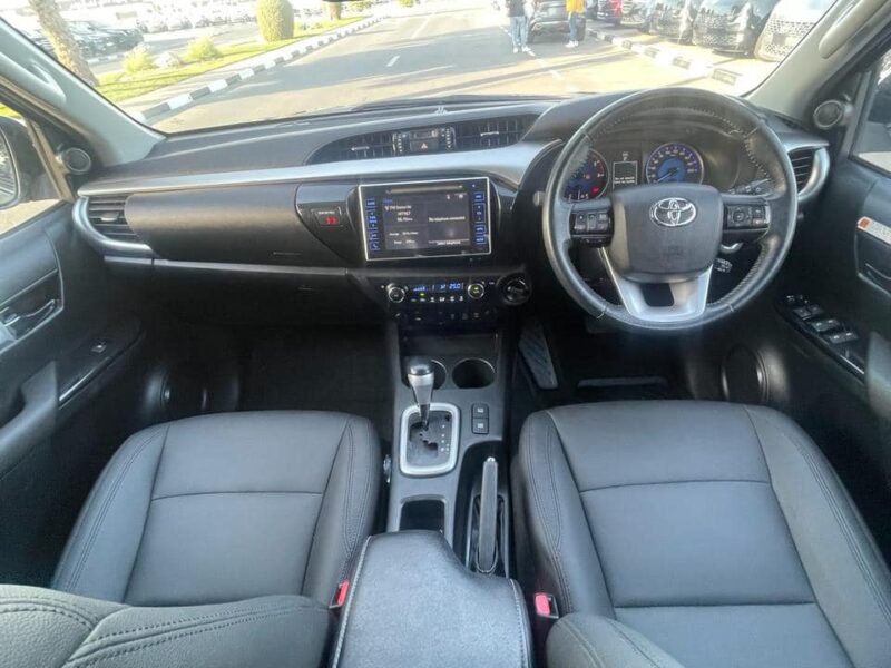 2017 Toyota Hilux SR5 Dual Cab 2.8 4 Cylinders Diesel Engine Grey Black Pickup 4WD