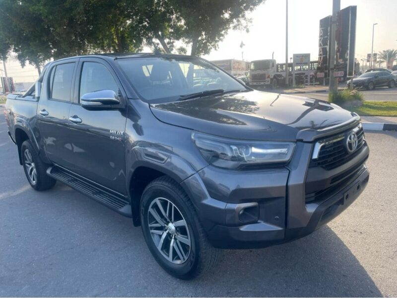 2017 Toyota Hilux SR5 Dual Cab 2.8 4 Cylinders Diesel Engine Grey Black Pickup 4WD