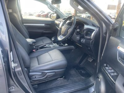 2017 Toyota Hilux SR5 Dual Cab 2.8 4 Cylinders Diesel Engine Grey Black Pickup 4WD