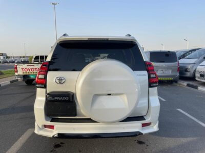 2018 Toyota Land Cruiser Prado Kakadu 2.8 Litres 4 Cylinders Diesel Engine White Beige SUV