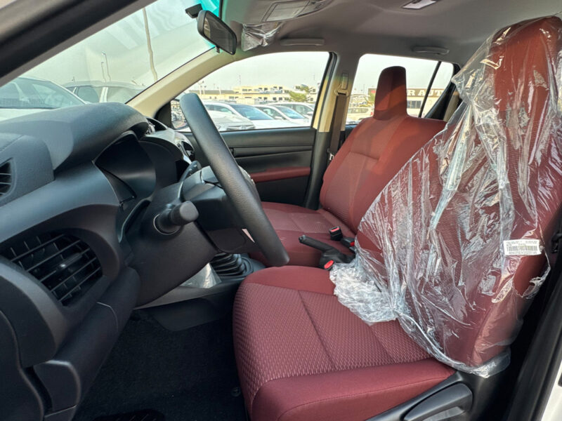 2026 Toyota Hilux Double Cab 4.0-liter V6 Petrol Engine White Red Pickup Truck 4WD