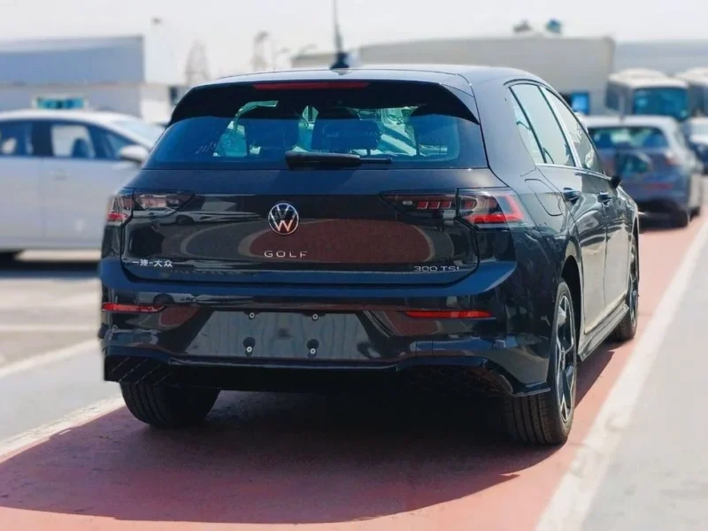 2024 Volkswagen Golf TSI R-Line 1.5-liter turbocharged 4-cylinder Engine Black Grey Hatchback