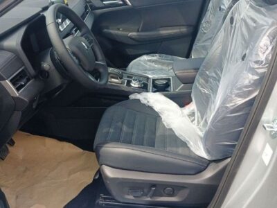 2025 Mitsubishi Outlander 2.5-liter 4-cylinder Petrol Engine Silver Black SUV GCC Specs