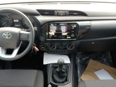 2025 Toyota Hilux 2.4L 4-cylinder Diesel Engine 4x4 Silver Black Pickup Truck Manual