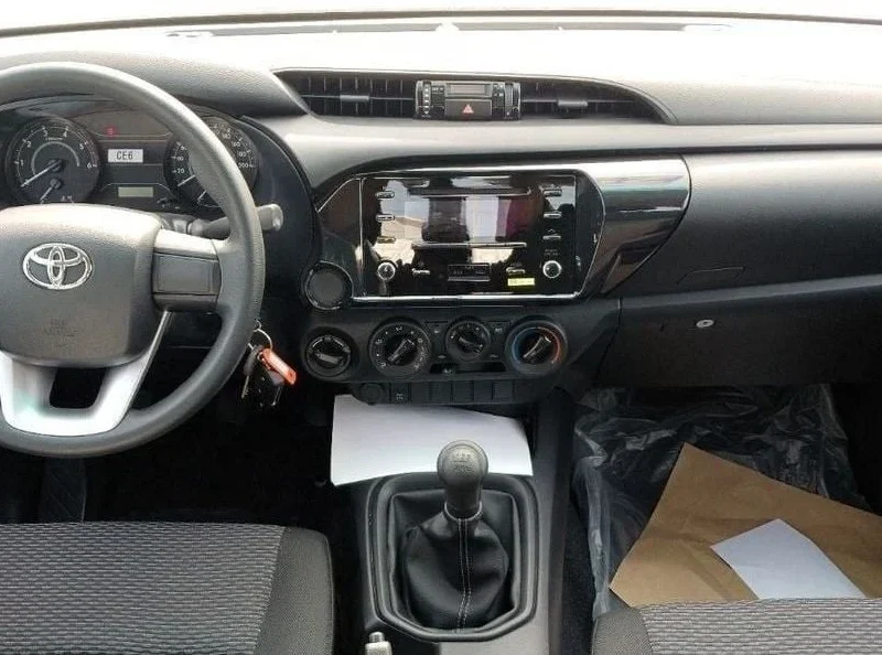 2025 Toyota Hilux 2.4L 4-cylinder Diesel Engine 4x4 Silver Black Pickup Truck Manual