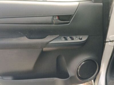 2025 Toyota Hilux 2.4L 4-cylinder Diesel Engine 4x4 Silver Black Pickup Truck Manual