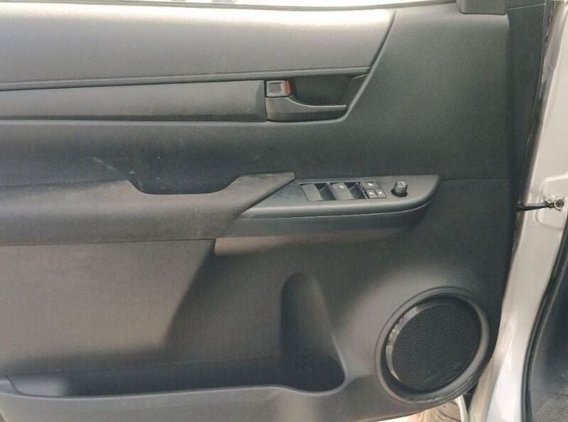 2025 Toyota Hilux 2.4L 4-cylinder Diesel Engine 4x4 Silver Black Pickup Truck Manual