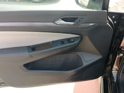 2024 Volkswagen Golf TSI R-Line 1.5-liter turbocharged 4-cylinder Engine Black Grey Hatchback