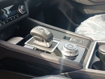 2025 Mitsubishi Outlander 2.5-liter 4-cylinder Petrol Engine Silver Black SUV GCC Specs