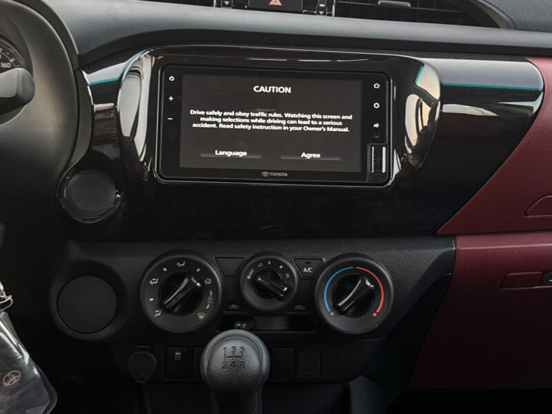 2026 Toyota Hilux Double Cab 4.0-liter V6 Petrol Engine White Red Pickup Truck 4WD