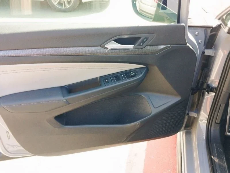 2024 Volkswagen Golf TSI R-Line 1.5-liter turbocharged 4-cylinder Engine Grey Beige Hatchback