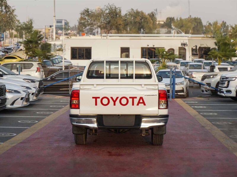 2026 Toyota Hilux Double Cab 4.0-liter V6 Petrol Engine White Red Pickup Truck 4WD