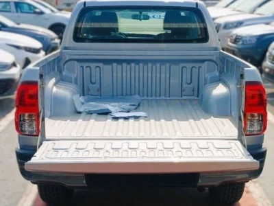 2025 Toyota Hilux 2.4L 4-cylinder Diesel Engine 4x4 Silver Black Pickup Truck Manual