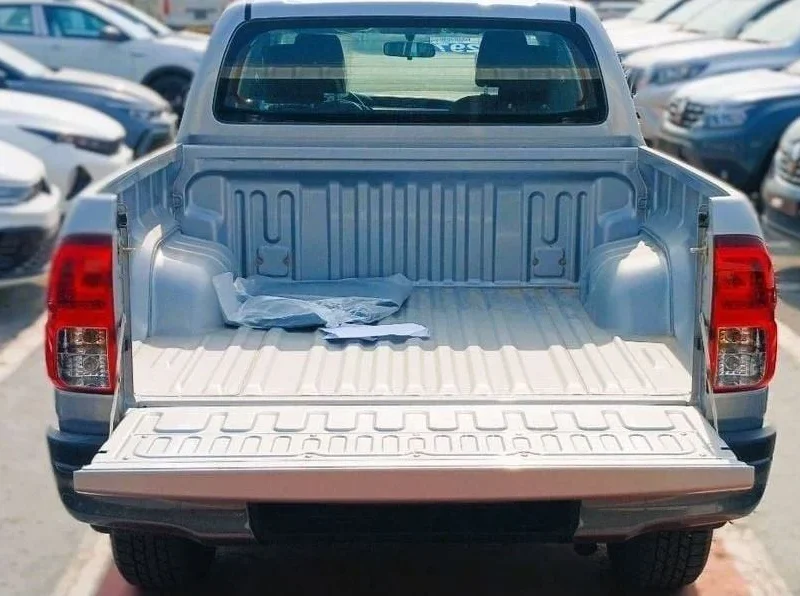 2025 Toyota Hilux 2.4L 4-cylinder Diesel Engine 4x4 Silver Black Pickup Truck Manual