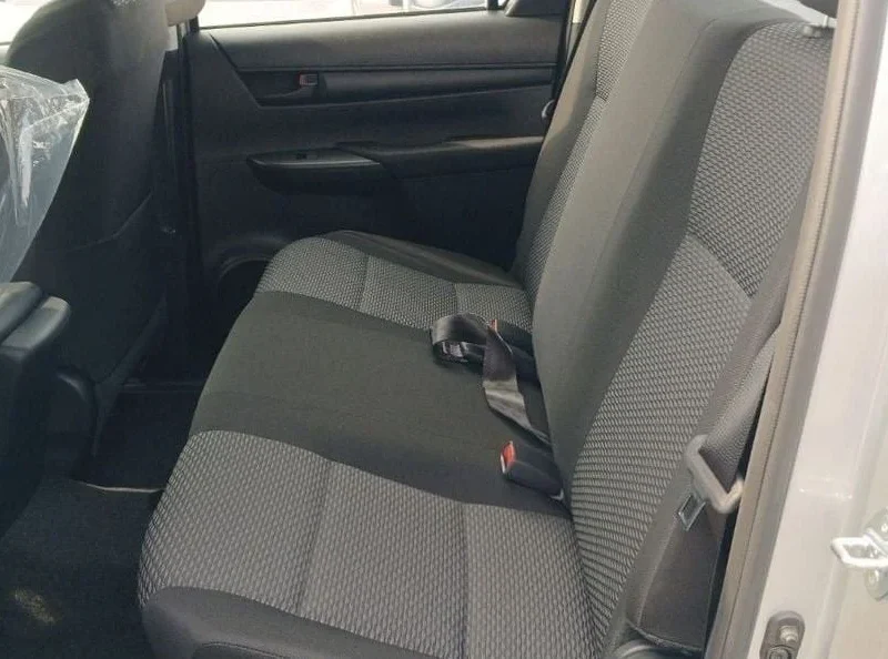 2025 Toyota Hilux 2.4L 4-cylinder Diesel Engine 4x4 Silver Black Pickup Truck Manual