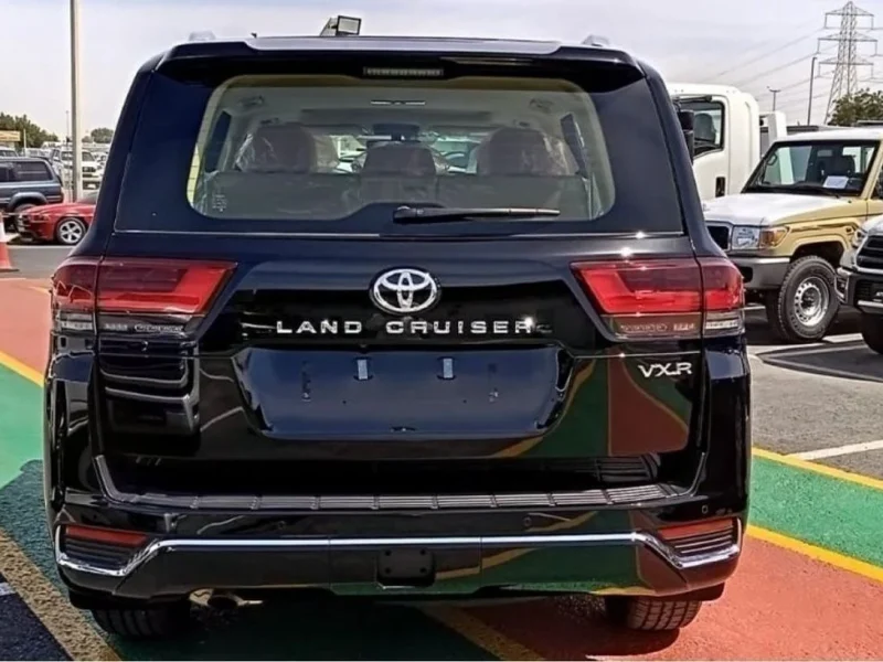 2022 Toyota Land Cruiser VXR 4.0 Litres 6 Cylinders Petrol Engine Black Beige SUV GCC